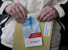... und helfen beim Ausfüllen der Anträge auf Arbeitslosengeld II.