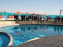 Swimmingpools gibt es auch im Westjordanland - dieses Bild entstand während des Empfangs der deutschen Repräsentanz am 3. Oktober in Ramallah.