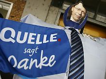 Galgenhumor am letzten Arbeitstag: Im Nürnberger Quelle-Versandzentrum begrüßte am 30. Oktober 2009 eine Puppe mit dem Foto des früheren Arcandor-Chefs Thomas Middelhoff die Mitarbeiter.