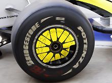 Im Jahr 2010 fahren die F1-Boliden noch mit Reifen aus Japan.