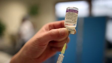 Mit der zunehmenden Ausbreitung des Virus' sind mehr Menschen bereit, sich impfen zu lassen.