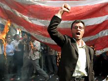 Zum Jahrestag der Geiselnahme finden in Teheran immer wieder Proteste gegen die US-Regierung statt (Archivbild vom 02.11.2005).