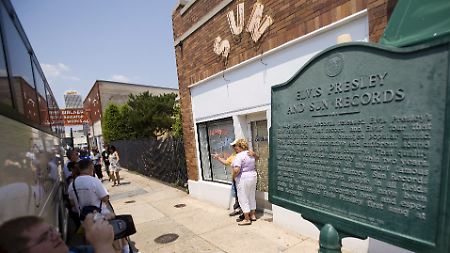 Touristen vor dem "Sun Studio" in Memphis.