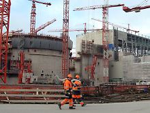 Um Europas Prestige-Reaktor ist ein Nervenkrieg entbrannt.