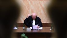 Der Vorsitzende Richter, Pavel Rychetsy, verkündet das Urteil des Verfassungsgerichts in Brno.