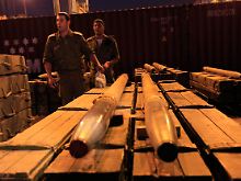 Unter den Waffen sind auch Katjuscha-Raketen.