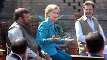 Außenministerin Clinton mit Stammesältesten: Die USA setzen Pakistan zunehmend unter Druck.