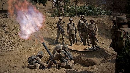 Auf Angriff: Pakistanische Soldaten bei ihrer Offensive in Süd-Waziristan.