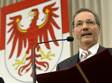 Matthias Platzeck spricht den Amtseid.