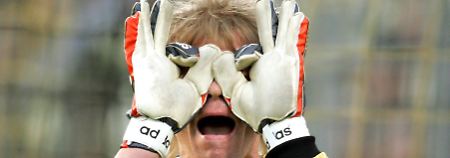 "Ein enorm wichtiges Spiel in einer kritische Phase. Der Druck ist jetzt gewaltig": Oliver Kahn weiß, wovon er spricht.