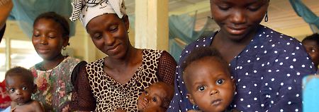 Alle 30 Sekunden stirbt ein Kind an Malaria. In Nairobi gibt es nun Hoffnungen auf einen Durchbruch bei der Entwicklung des ersten Impfstoffes gegen die Krankheit.