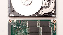 Unten SSD, oben die herkömmliche Festplatte.