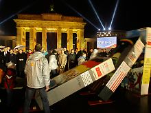Die Mauer fällt erneut. 