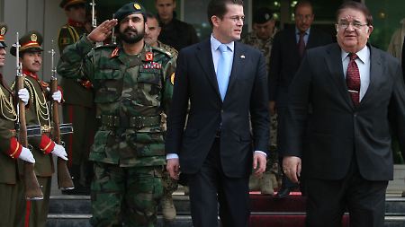 Guttenberg und sein afghanischer Amtskollege Wardak (r).