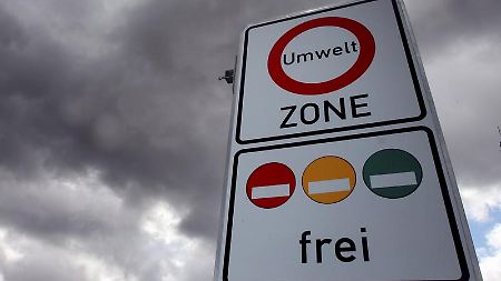 In Berlin und Hannover dürfen ab Januar 2010 nur noch Fahrzeuge mit grüner Plakette die Innenstadt befahren.