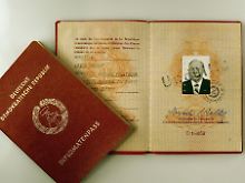 Der Diplomatenpass von Ex-Stasi-Chef Erich Mielke wurde im Jahr 2004 in Hamburg versteigert.