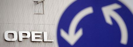 In der Konzernmühle gefangen: Hilflos müssen die Menschen bei Opel mitansehen, wie das Sanierungsdurcheinander hoch über ihren Köpfen seinen Lauf nimmt.