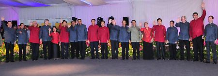 Gruppenfoto in Einheitskluft: Die APEC-Gipfelteilnehmer.