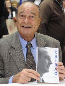 Chirac stellte den ersten Band seiner Autobiografie  bei der Buchmesse in Brive la Gaillarde vor.