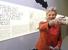 Steinbach im August 2006 in der Ausstellung "Erzwungene Wege - Flucht und Vertreibung im Europa des 20. Jahrhunderts".