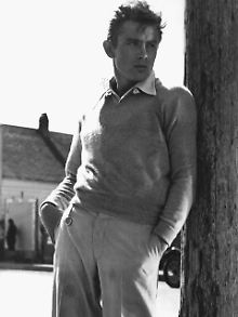 James Dean in der Rolle des Cal in "Jenseits von Eden". Es war Deans erste Filmrolle, die ihn praktisch über Nacht zum Weltstar machte.