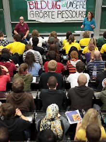 Die Bildung, so befürchten die Studenten, bleibt bei allen Reformen auf der Strecke.