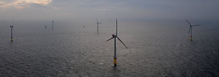 45 Kilometer nördlich von Borkum steht Deutschlands erster Offshore-Windpark in der Nordsee.