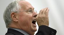 Im Saarbrücker Landtag gab Lafontaine einen Tag vor seiner Operation ein gewohnt kämpferisches Bild ab.