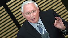 Der Linkspartei-Chef wird derzeit wegen Prostatakrebs behandelt.