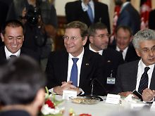 Der deutsche Außenminister Guido Westerwelle war mit von der Partie als Hamid Karsai für seine zweite Amtszeit vereidigt wurde.