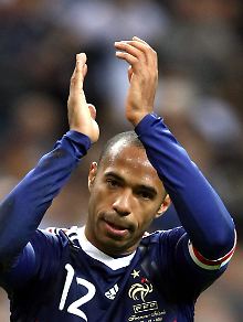Thierry Henry ließ sich nach dem Spiel trotz Schummelei feiern.