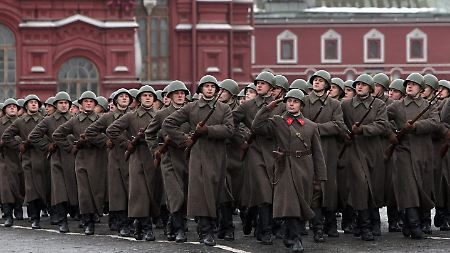 Historische Militärparade in Moskau.