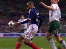 Thierry Henry, am Ball für Frankreich.
