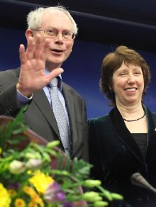 Van Rompuy ist erst seit knapp einem Jahr Ministerpräsident in Belgien. Ashton ist seit Sommer 2008 als Handelskommissarin in der EU-Politik tätig.