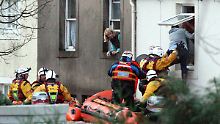 Dutzende Menschen musste aus ihren Häusern gerettet werden.