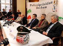 Vertreter von Polizei, Staatsanwaltschaft und UEFA informieren über den Wettskandal.