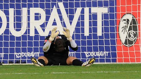 Freiburgs Keeper Simon Pouplin dürfte mit seinen Vorderleuten am Samstag nicht restlos zufrieden gewesen sein.