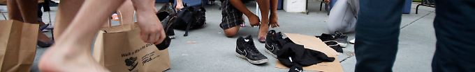 "Geh eine Meile in ihren Schuhen": Schuhgaudi mit ernster Botschaft