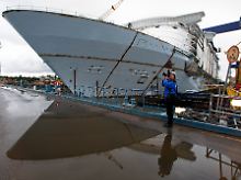 Die "Allure of the Seas" in der Werft in in Turku.