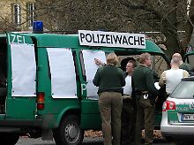 Die Polizei sucht unter anderem in der Nähe von Troisdorf nach den Flüchtigen.