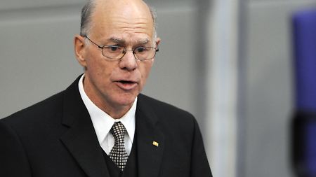 Norbert Lammert will verhindern, dass es sich die Abgeordneten auf Kosten der Steuerzahler allzu gut gehen lassen.  