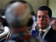 Erst vier Wochen im Amt, aber großen Klärungsbedarf: Karl-Theodor zu Guttenberg