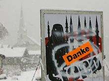 Das richtige Signal? Auf einem Anti-Minarett-Plakat prangt ein "Danke"-Aufkleber.