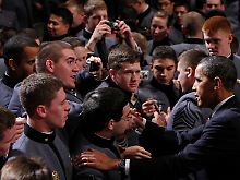 Obama wird in der Militärakademie West Point umjubelt.