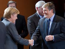 Die Chemie stimmt wieder: Angela Merkel vernahm Josef Ackermanns Vorschlag mit Wohlwollen.