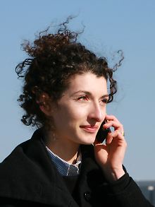 Die Forscher gaben zu Bedenken, dass der Abstand zum Handy-Boom mit fünf bis zehn Jahren möglicherweise zu kurz ist für den Ausbruch von Krebserkrankungen.