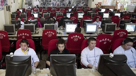 384 Millionen Chinesen surfen im Netz. Zum Vergleich: In den USA leben etwa 308 Millionen Menschen.