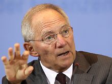 Juncker würdigt Euro-Retter: Schäuble mit Karlspreis geehrt
