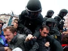 Blockupy auf Frankfurter R&ouml;mer: Polizei l&ouml;st Versammlung auf
