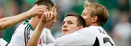 Talentiert und begehrt: Rafal Wolski (M) hat das Interesse des deutschen Double-Gewinners Borussia Dortmund geweckt.